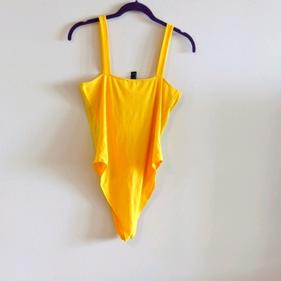 Soft Yellow Bodysuit - Picture 3 of 4
